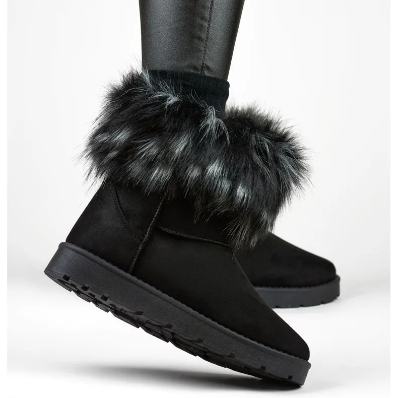 Black women's snow boots with fur, winter shoes for winter