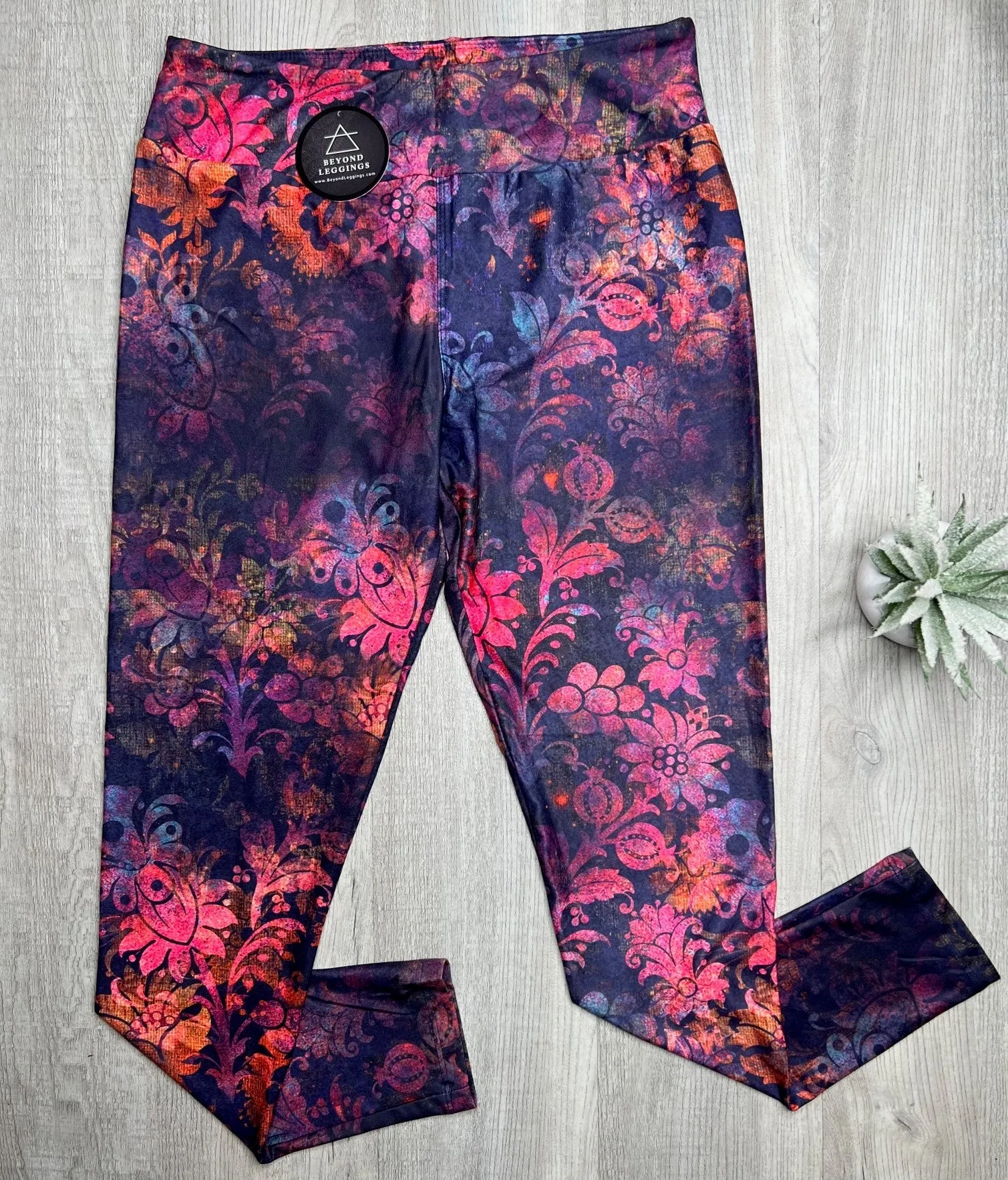 Ombre Magenta Damask Soft Leggings