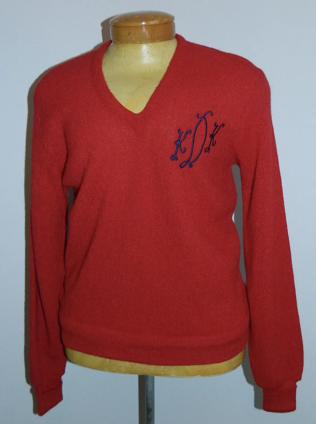 vintage 1950s sweater red Alpaca knit V- neck monogram Mens S