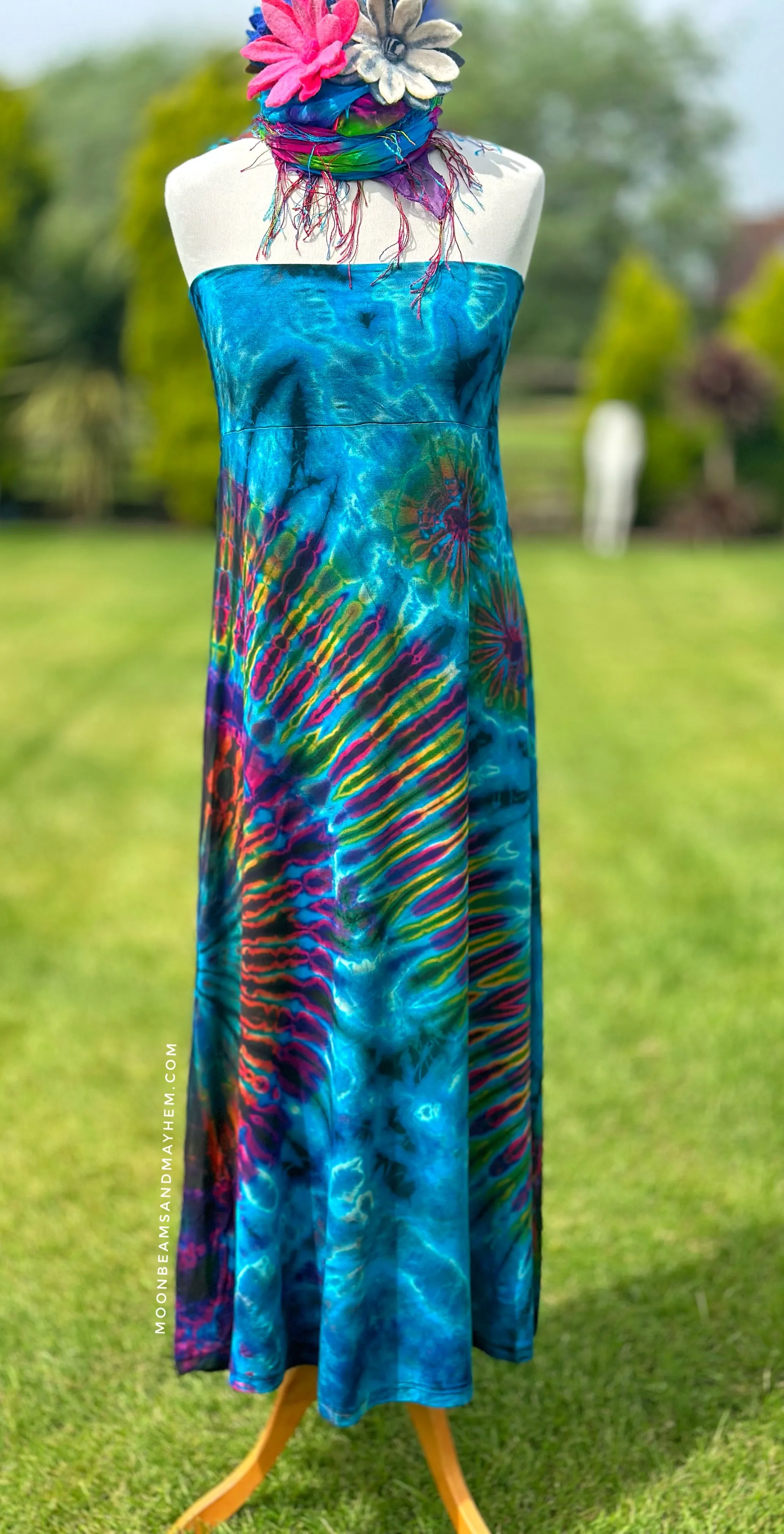 WILD CHILD AZURA BLUE LONG TIE DYE SKIRT SIZE REG / XL