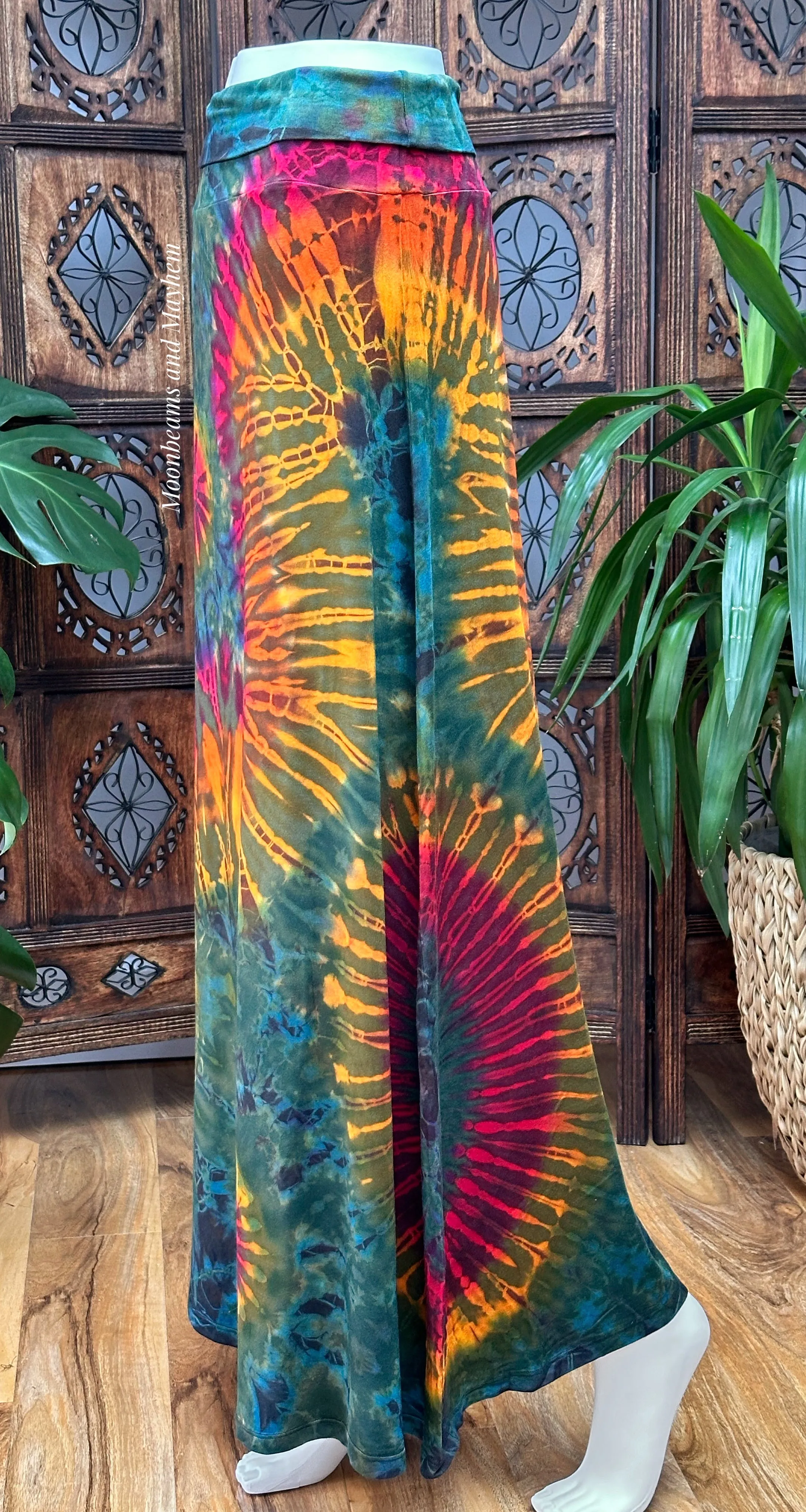 WILD CHILD GREEN LONG TIE DYE SKIRT SIZE REG / XL